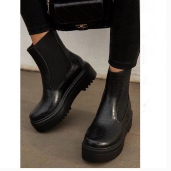 Shoes - !! NEW !! Black Embossed Croc Pull On Chelsea Lug Sole Boots